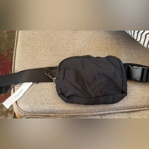 Black fanny pack
